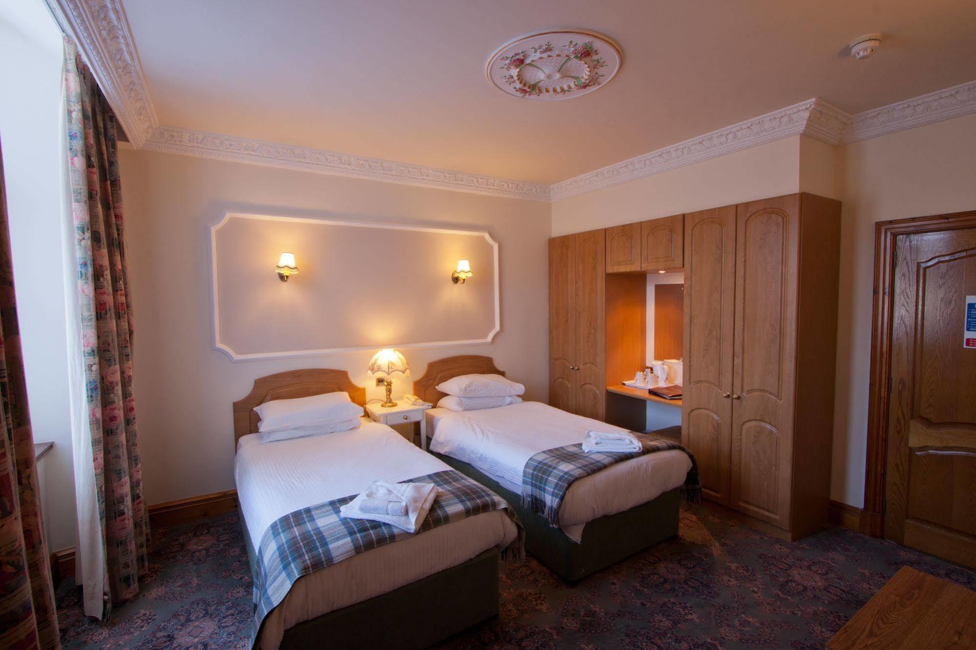 Duke Of Gordon Hotel Кингасси Экстерьер фото