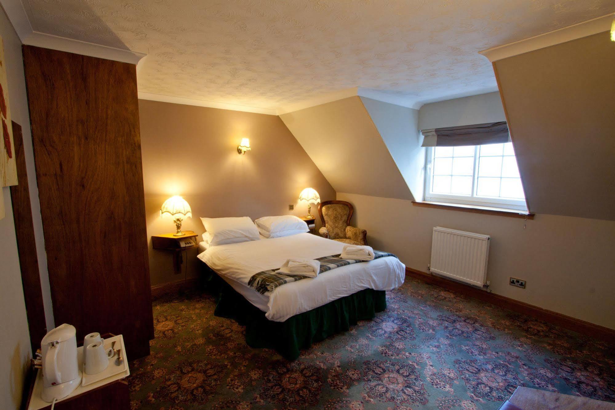 Duke Of Gordon Hotel Кингасси Экстерьер фото