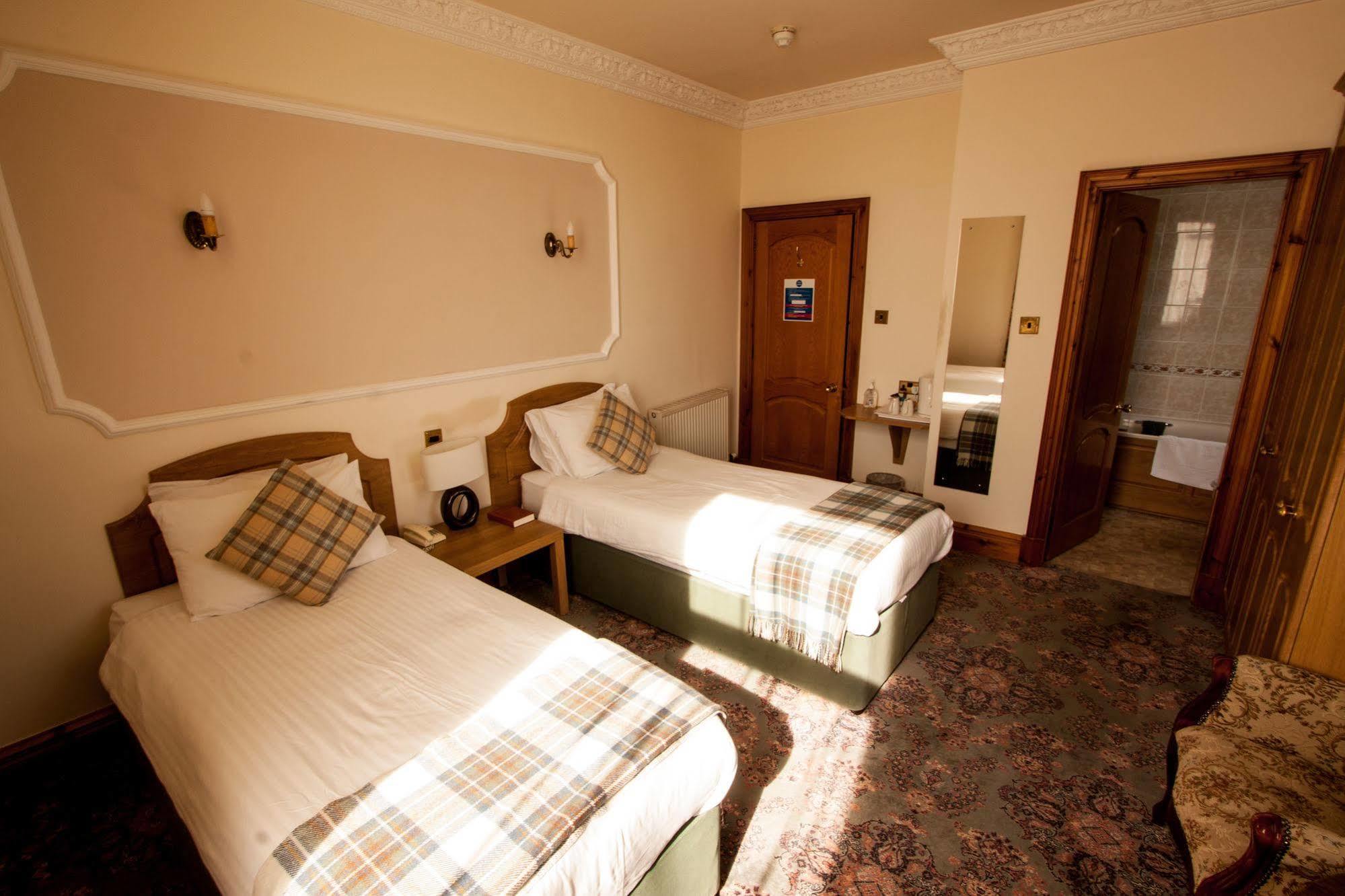 Duke Of Gordon Hotel Кингасси Экстерьер фото
