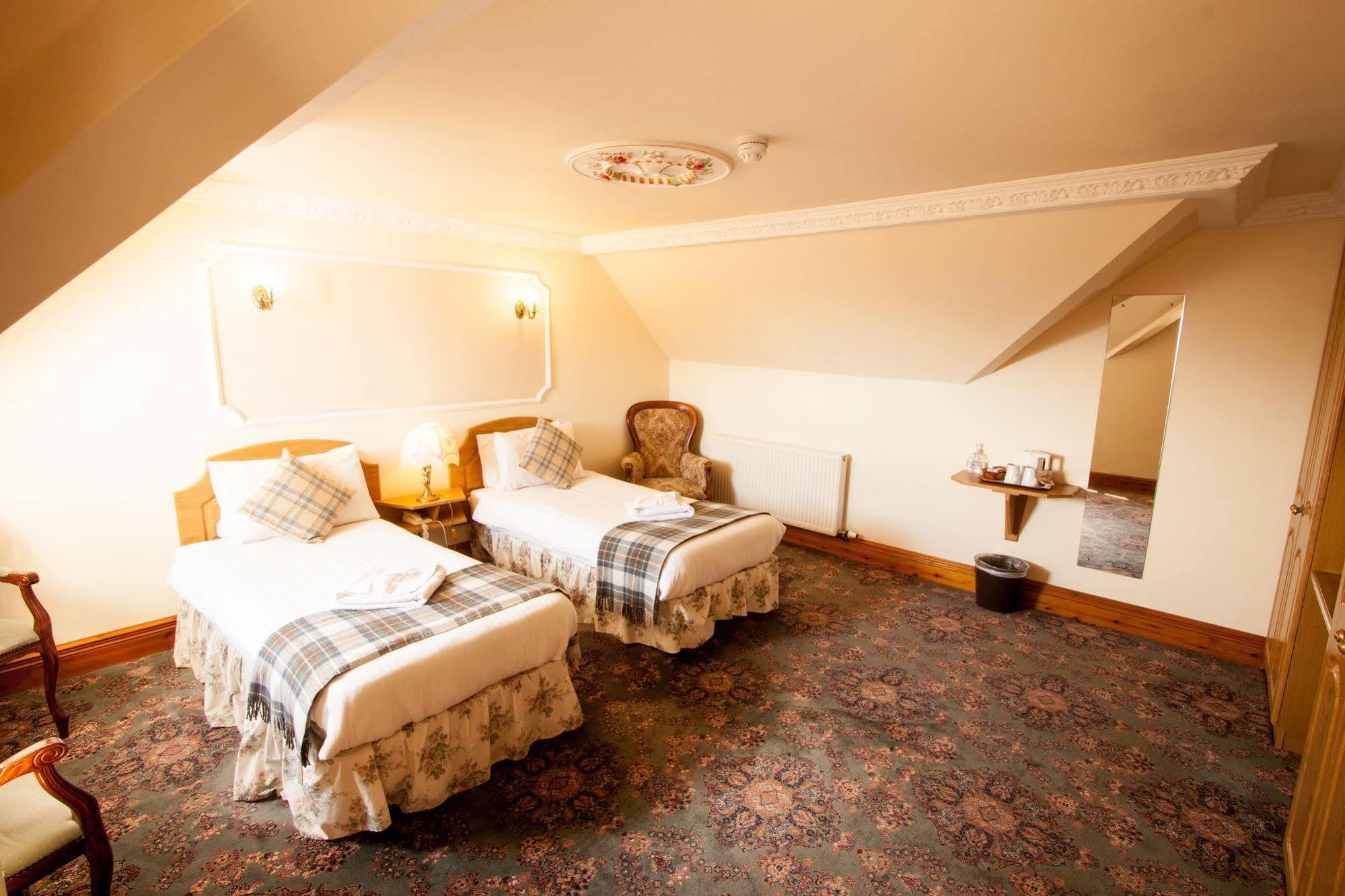 Duke Of Gordon Hotel Кингасси Экстерьер фото