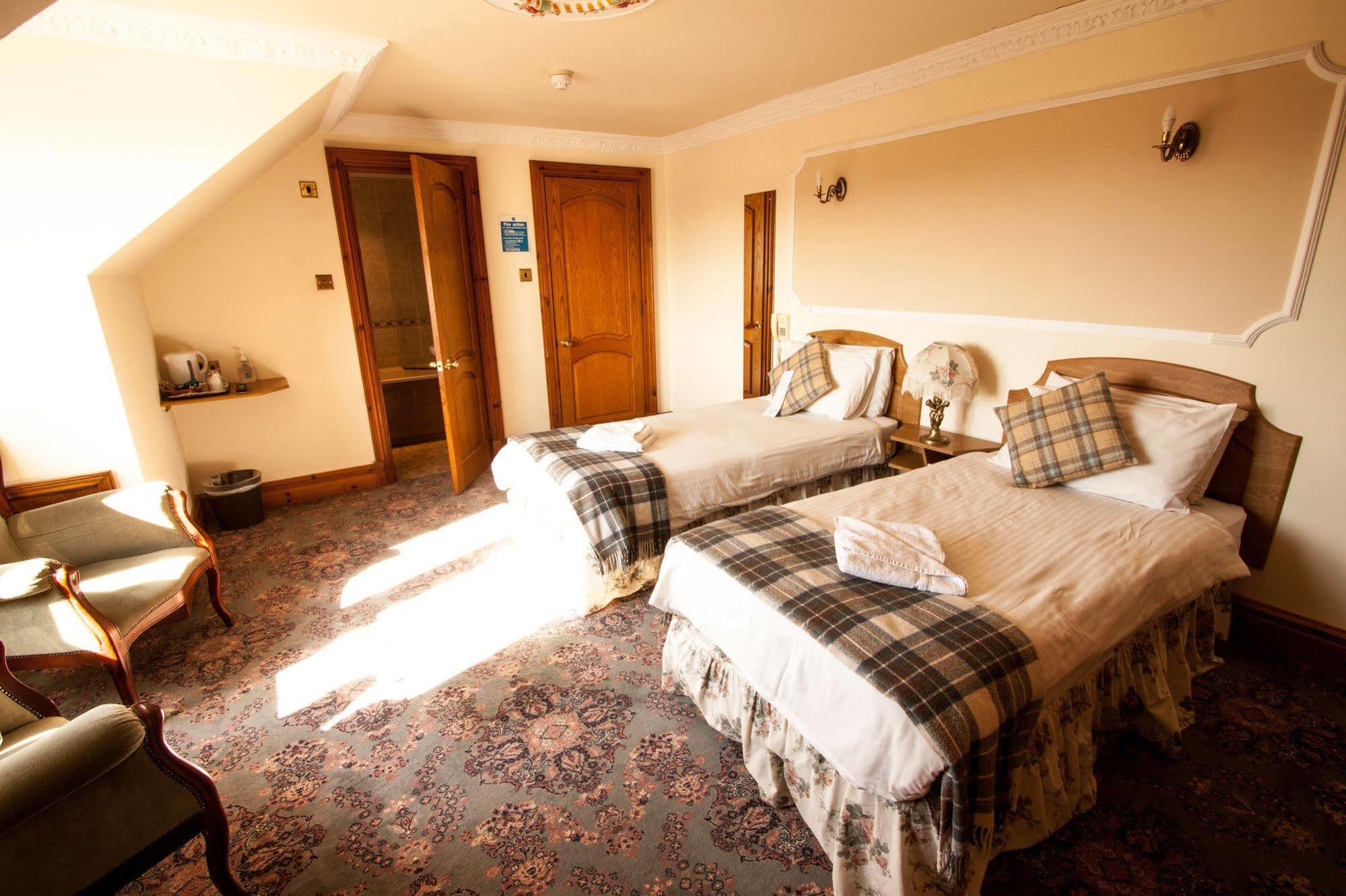 Duke Of Gordon Hotel Кингасси Экстерьер фото